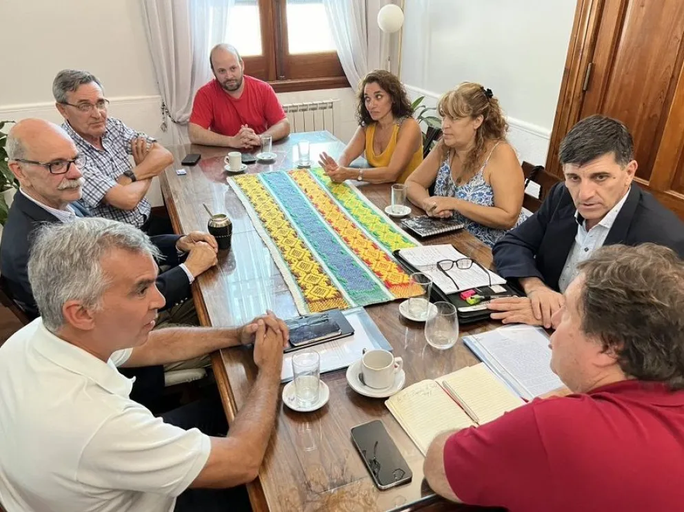 Weretilneck recibió a los legisladores de la oposición en busca de acuerdos