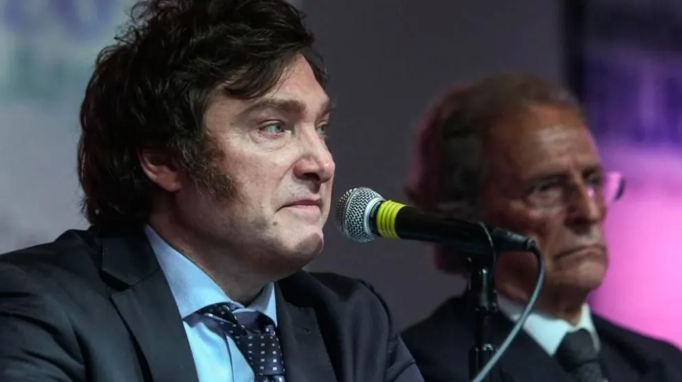 Milei publicó una lista de "leales y traidores", y trató de "enemigos" a quienes no acompañaron la ley "Bases"