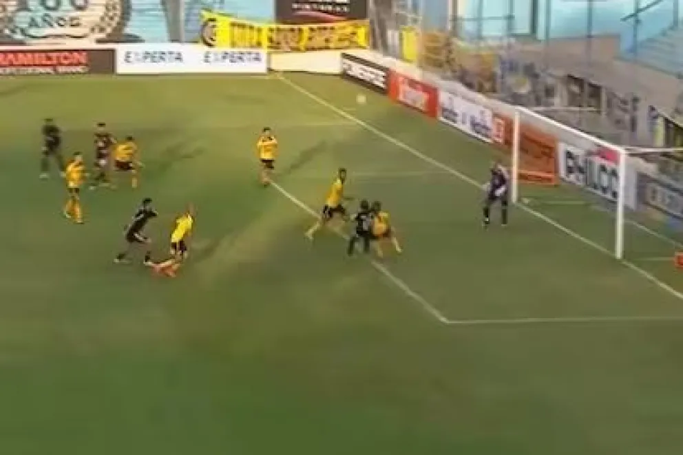 Con un inexistente penal, Riestra le ganó a Comunicaciones y avanzó de ronda