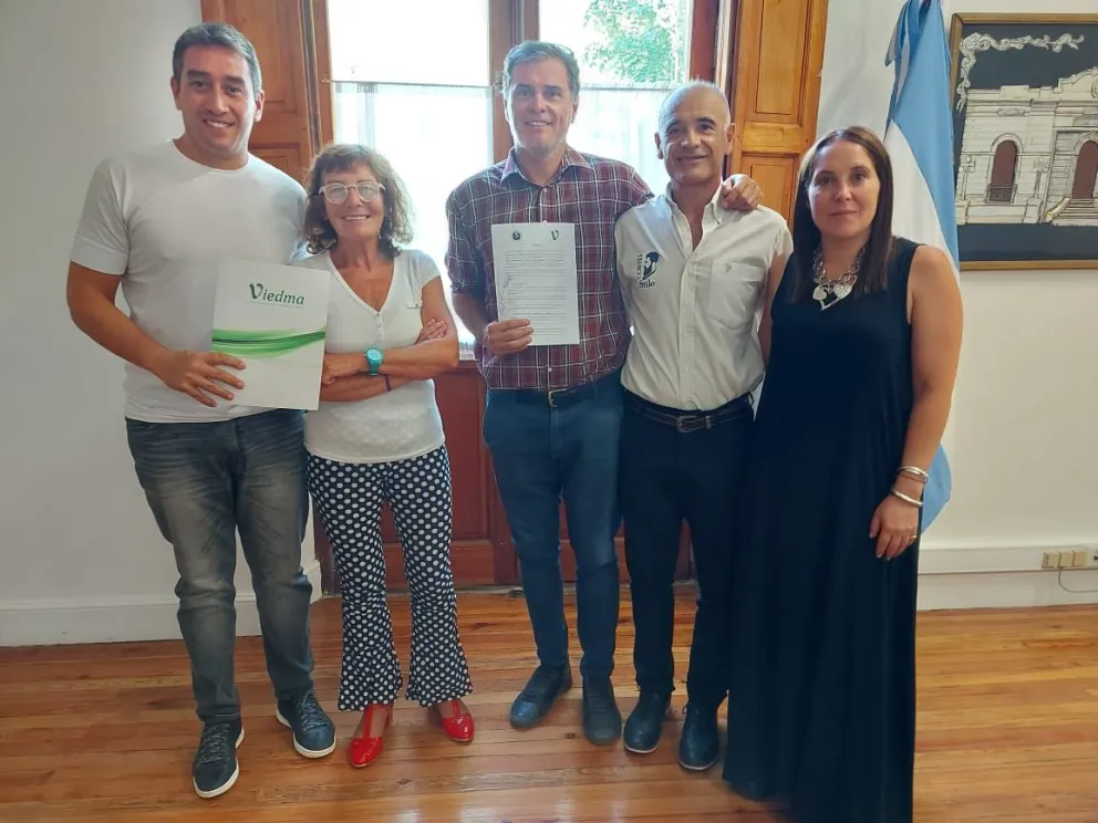 CAVECO construirá baños públicos en el Parque Ferreira tras acuerdo con el Municipio