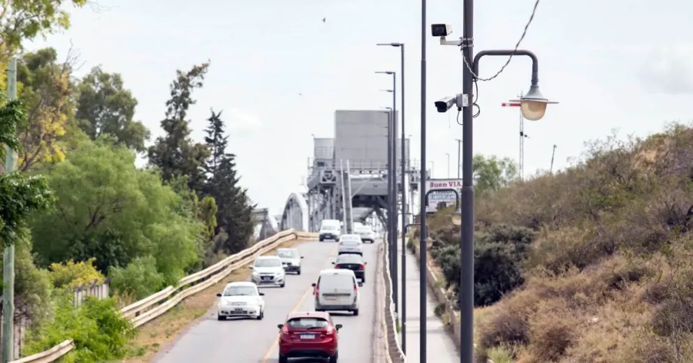 Comenzó la instalación de 60 cámaras de monitoreo en Viedma