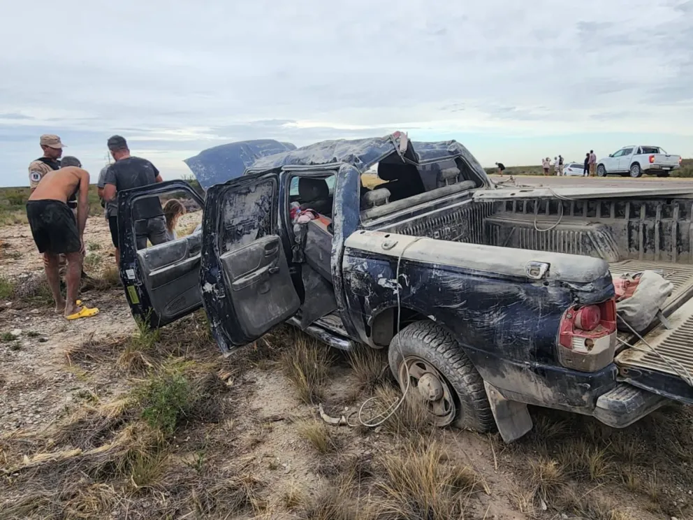 El viento provocó el vuelco de una casilla, hubo choque y lesiones leves