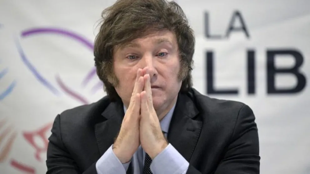 Milei perdió 9 puntos en su imagen positiva desde que asumió, según consultores