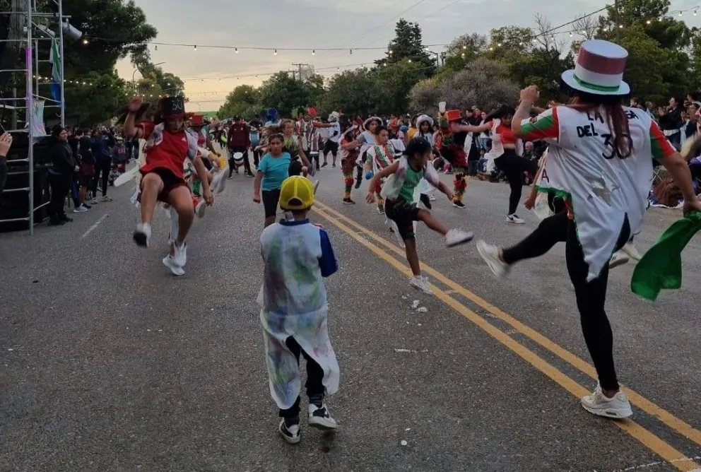 El carnaval se vive a pura murga en El Cóndor 