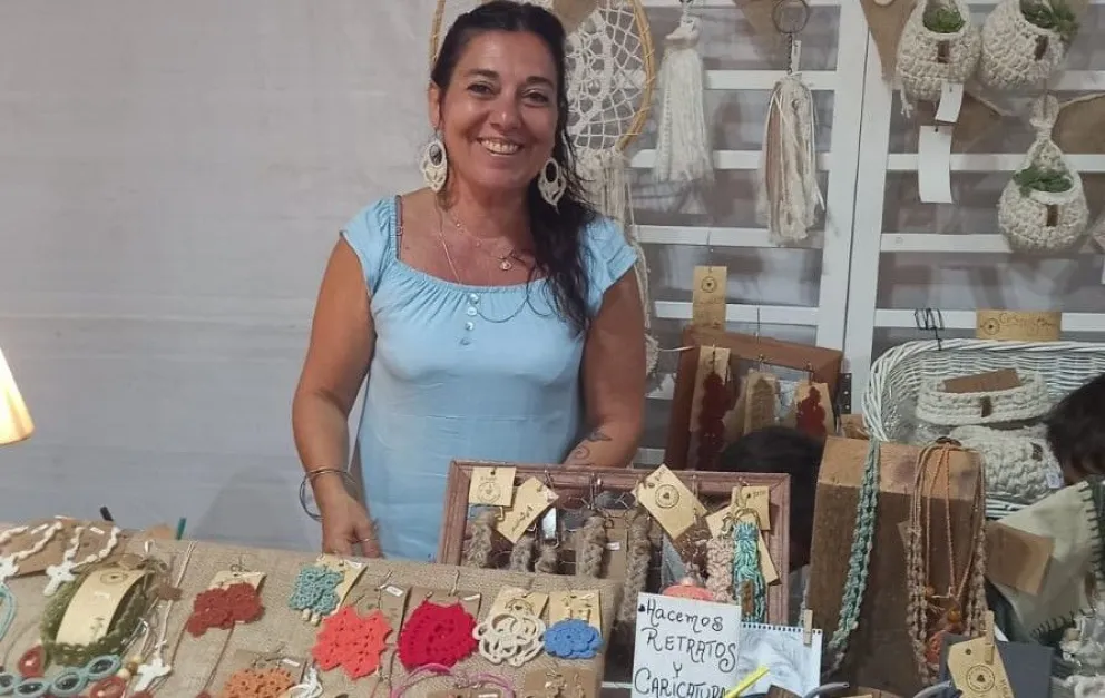 “Entrelazadas espacio artesanal”: creaciones únicas de Vanesa Cambarieri 