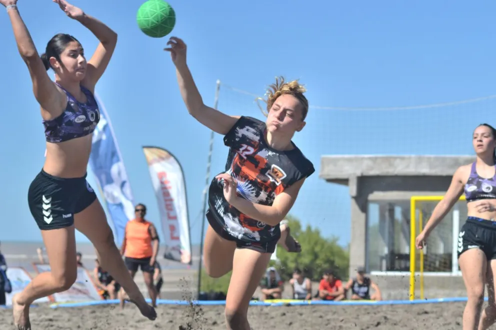 El Cóndor recibe la segunda fecha del Circuito Patagónico de beach handball