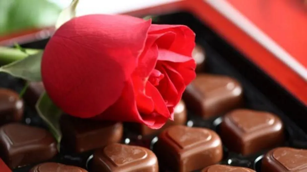 Celebran San Valentín con descuentos para enamorados