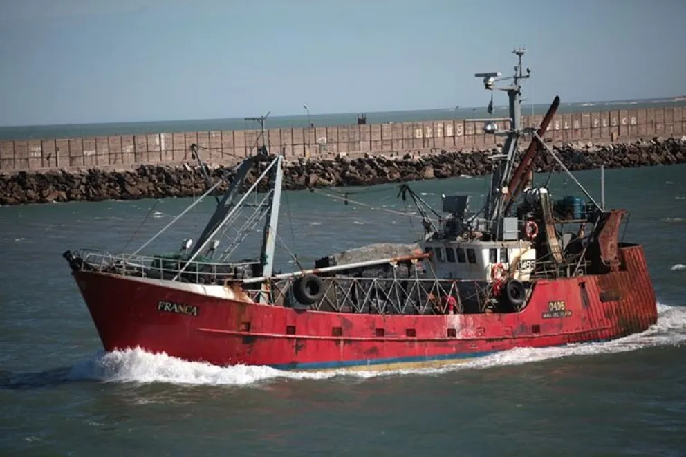Chocaron dos barcos: la tripulación ilesa