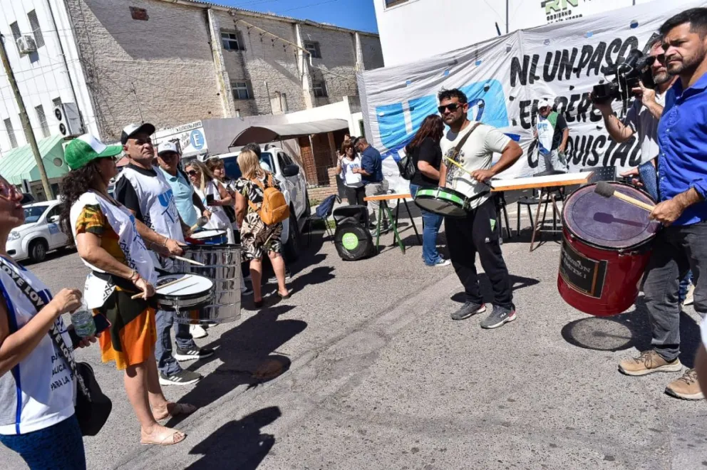 Docentes seguirán cobrando hasta las asambleas de cargos