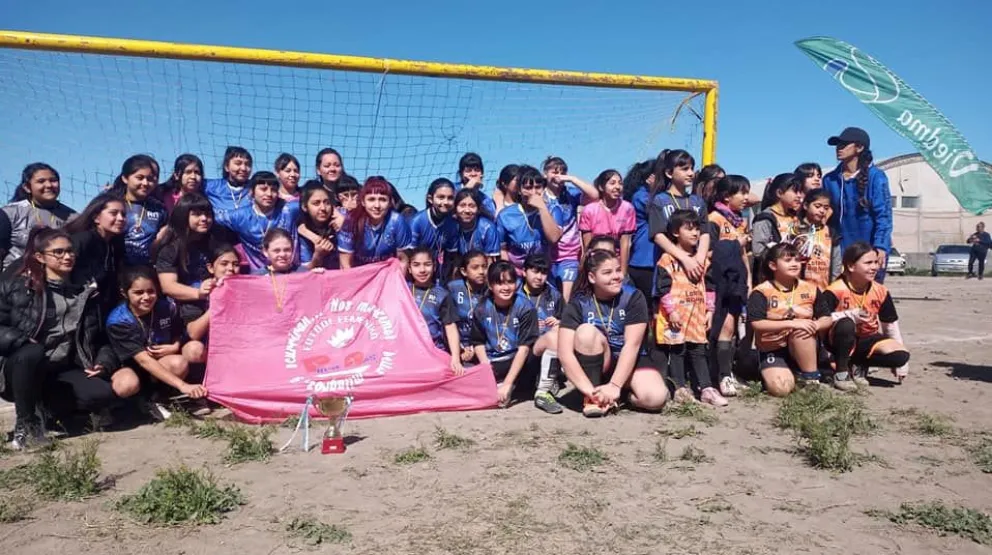 Pioneras se prepara para una clase abierta para niñas de 4 a 15 años