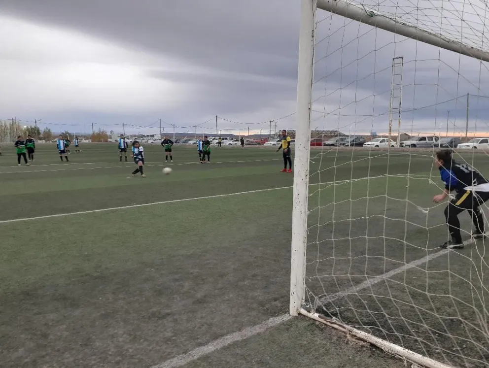 La Peña Azul y Oro organiza un torneo de penales femenino