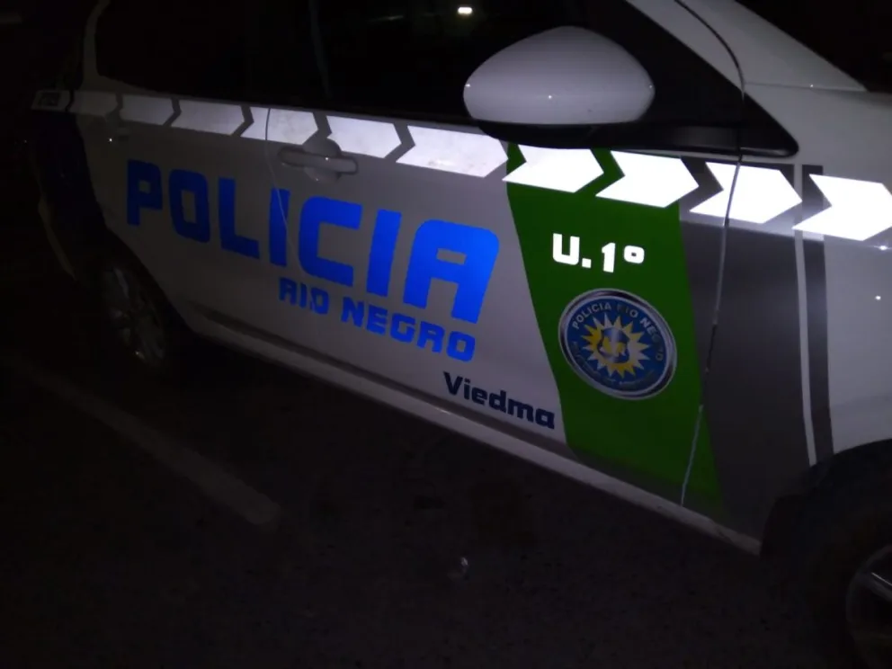 Detectan un borracho en la costanera y un amigo va preso