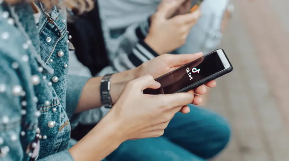 La ciudad de Nueva York demandó a TikTok e Instagram por generar adicción en los chicos