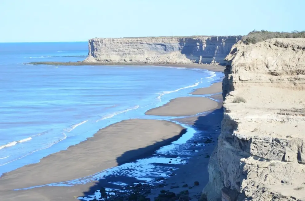 Fueron a disfrutar de un día de playa a El Espigón, y les robaron: el relato del damnificado 