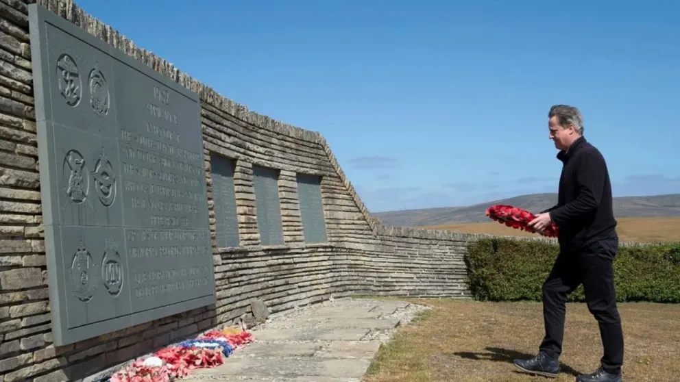 David Cameron llegó a las Malvinas: “Ayudaremos a protegerlos y defenderlos” 