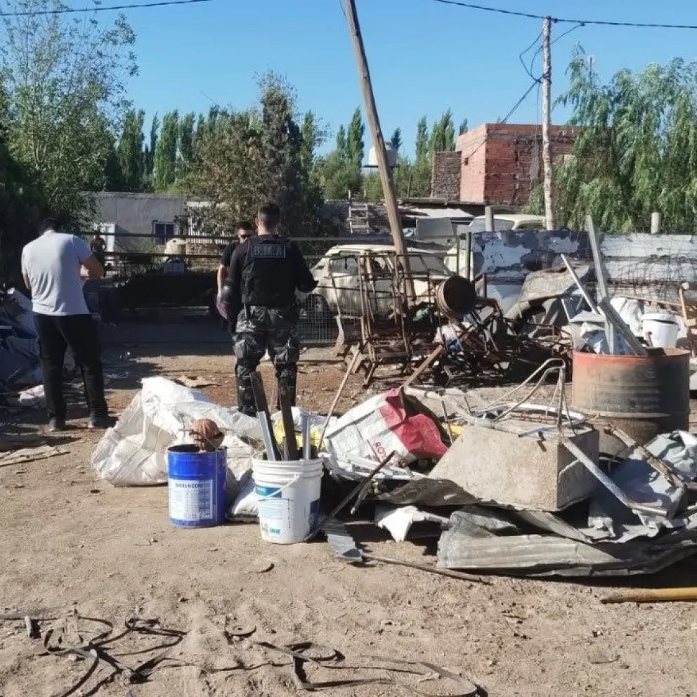 Policía clausuró un centro de compra-venta de metales por el robo de cables