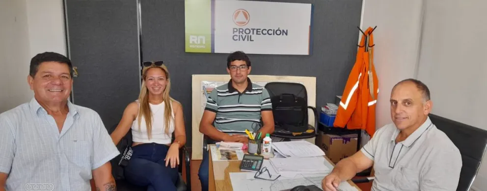 Se firmó un convenio para mejorar la comunicación del servicio de emergencias en las playas de Viedma
