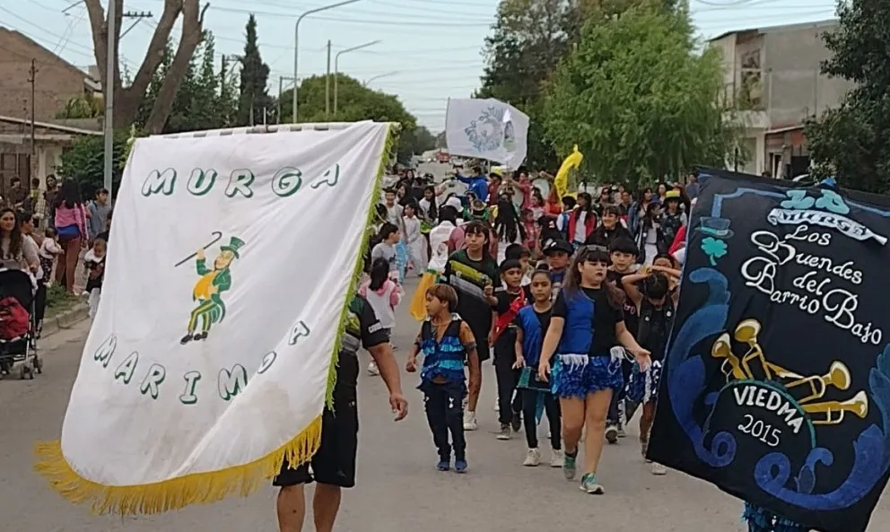 Una multitud vibró al ritmo del carnaval con ese barrio como epicentro festivo