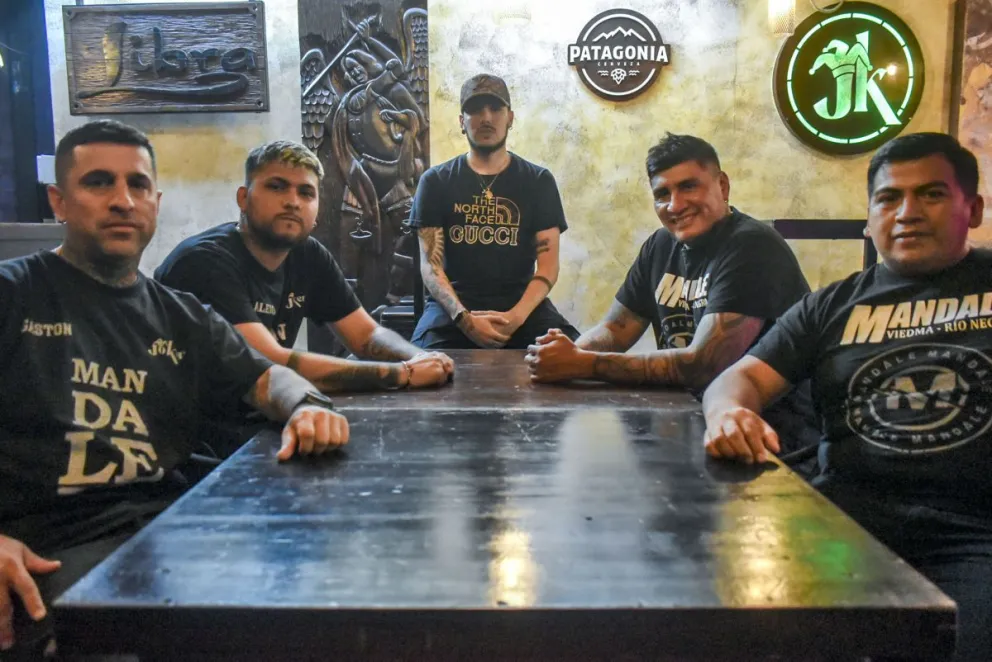 “Mandale, Mandale”, los que tocan en vivo y hacen bailar a la gente