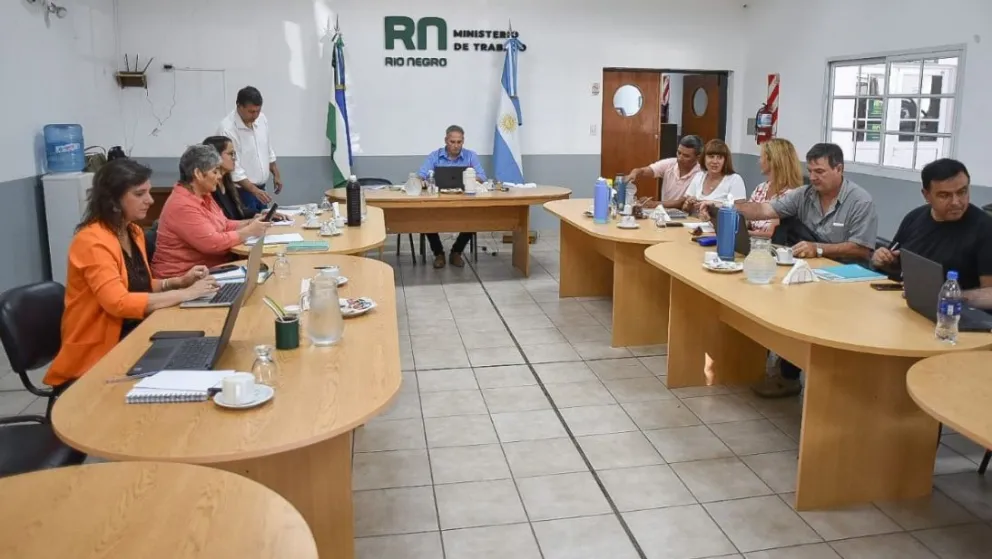 Elizabeth Barrera: "Nuestros sueldos quedaron paralizados"