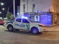 Robo en una farmacia de Viedma en plena madrugada: Criminalística encontró manchas de sangre