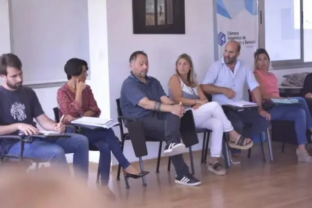 Comerciantes se reunieron con la Cámara de Comercio por la crisis que atraviesa el sector en Viedma 