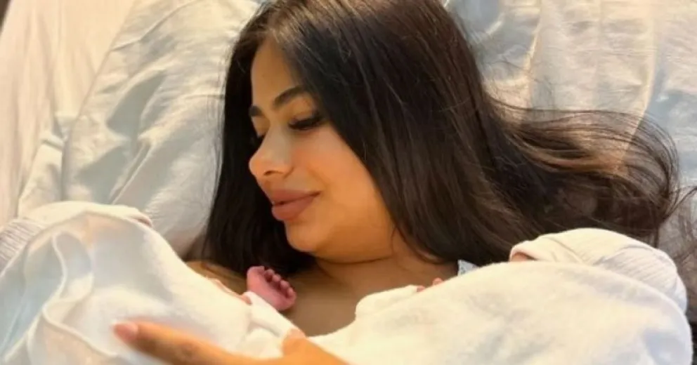 Daniela Celis revela el rostro de sus gemelas en tiernas imágenes