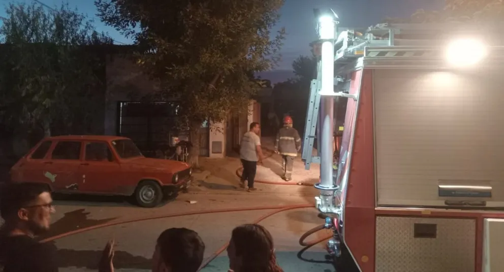 Se prendió fuego un colchón y casi toma toda una habitación