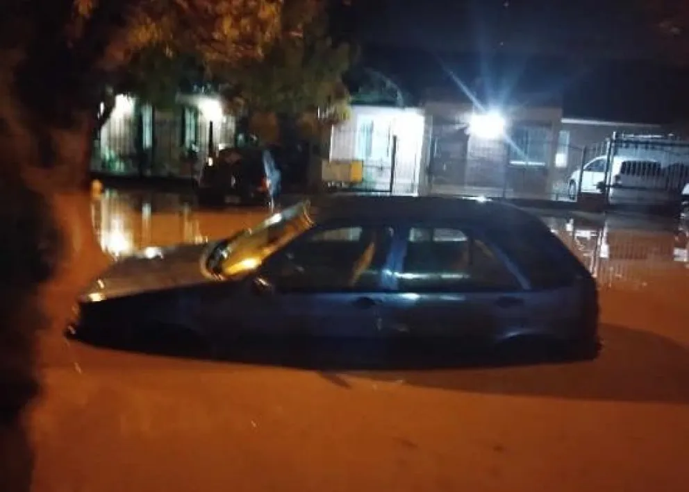 Vecinos del barrio Lavalle quedaron tapados por el agua: suplican una solución