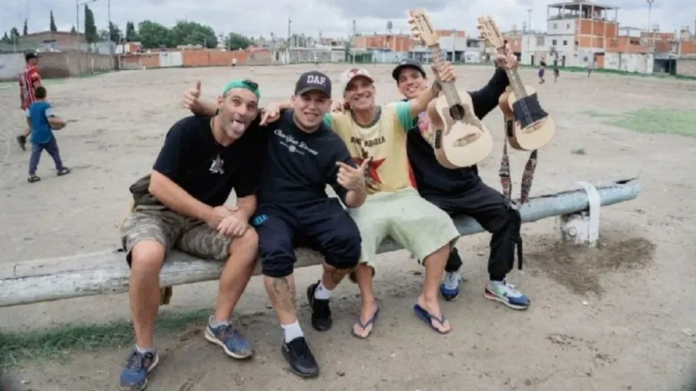 Homenaje emocionante de Manu Chao a Maradona en Villa Fiorito