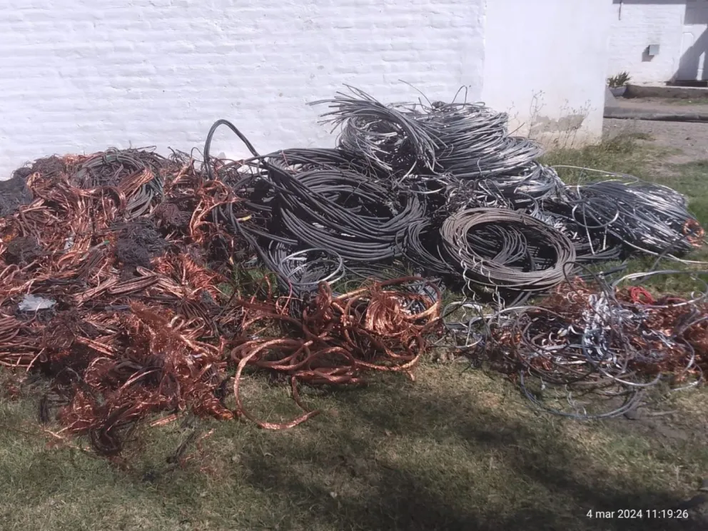 Mafia del cobre: secuestraron más cables y más de 3 millones de pesos en un allanamiento