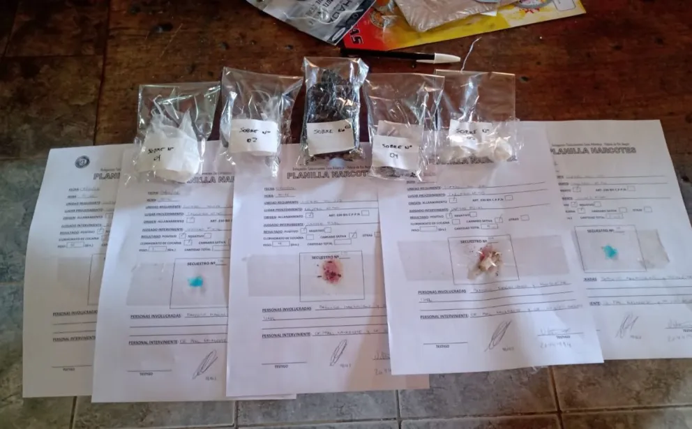 La Policía secuestró armas y drogas en allanamientos realizados en Viedma