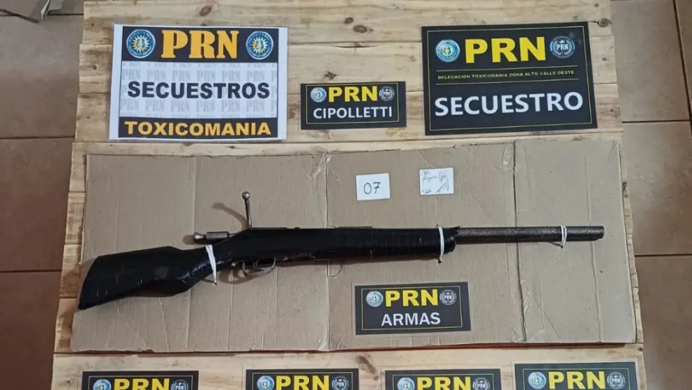 Desmantelan red de drogas: armas, estupefacientes y detenidos
