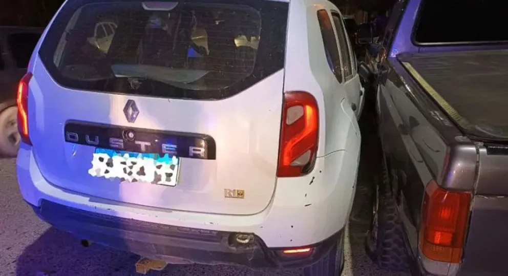 Le chocaron la camioneta estacionada y aún sigue reclamando 