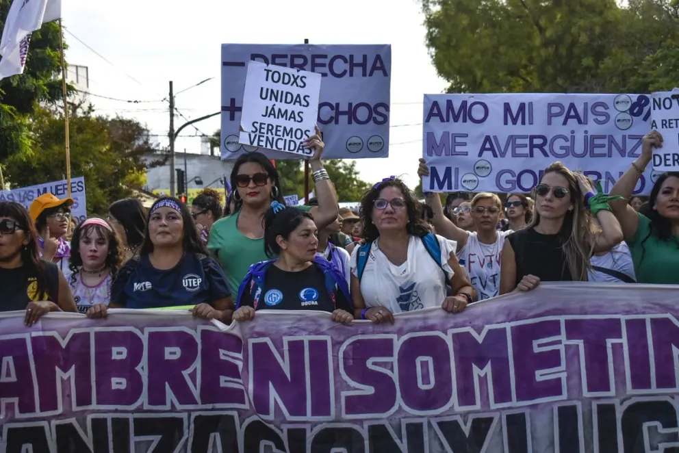 Una marea se pronunció contra las políticas regresivas en un duro manifiesto