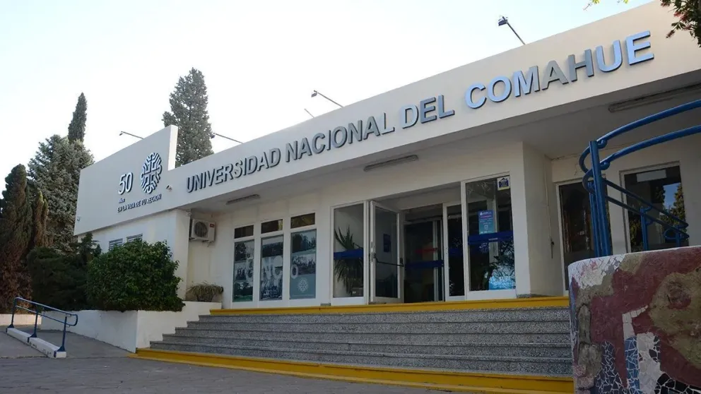 El intendente Gaído realizó un homenaje a esa casa de estudios superiores.