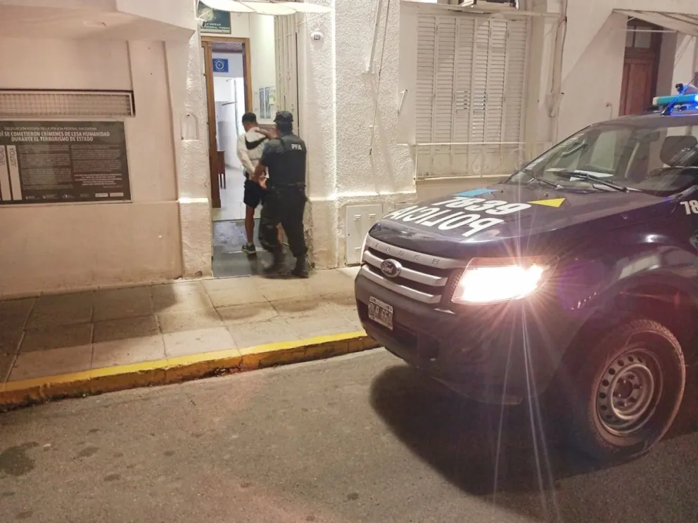 Era buscado por robo agravado y lo atraparon en la costanera de Viedma