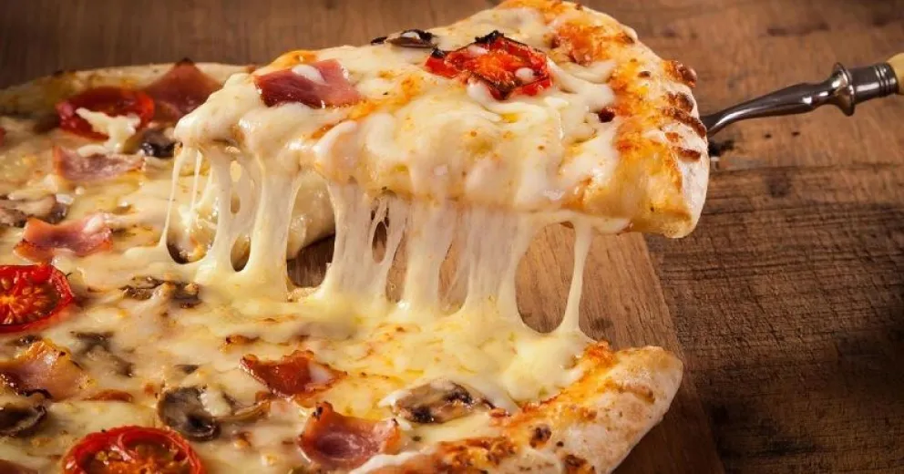 El truco infalible para recalentar pizza sin usar el horno