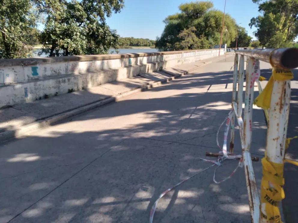 Hay sectores de la costanera que se están hundiendo y parece que nada lo detiene