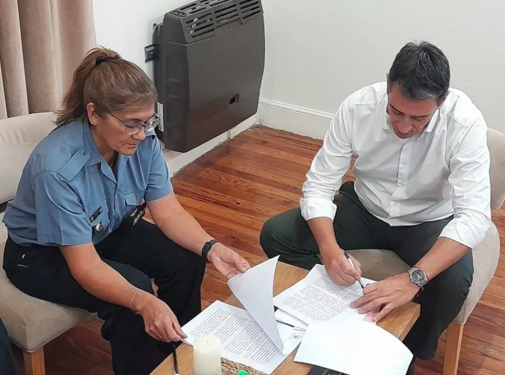 La Municipalidad facilitará licencias de conducir a los agentes de la Policía