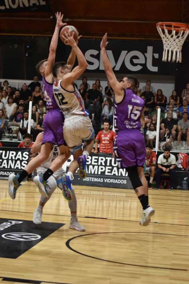 Deportivo Viedma no pudo quedarse con la victoria en su visita a Pico