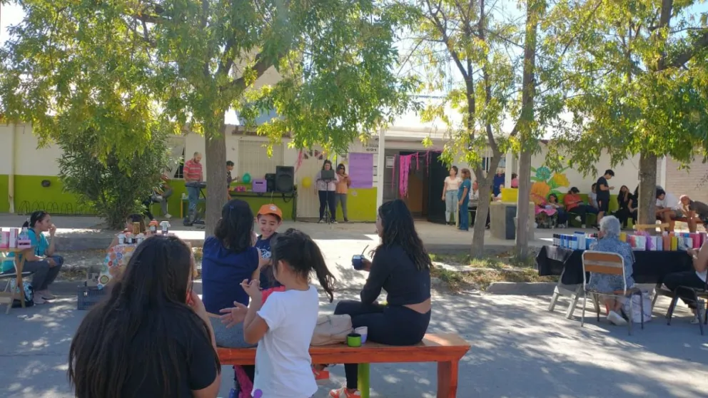 Evento comunitario en barrio San Martin: celebración y servicios