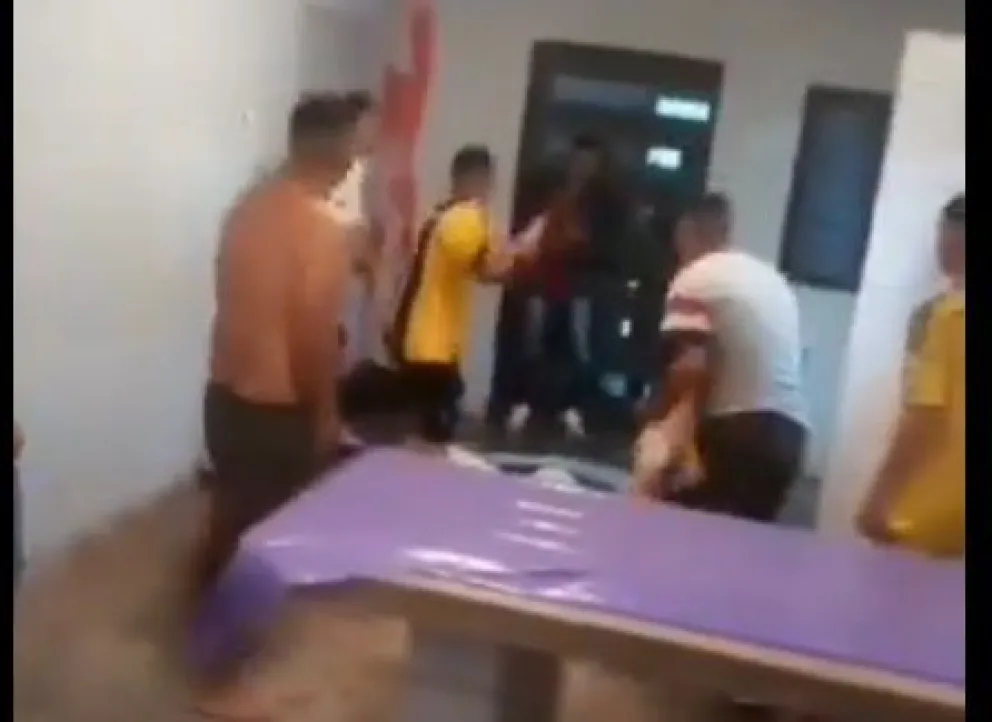 Video: presos recibieron a un detenido por abuso sexual a los golpes