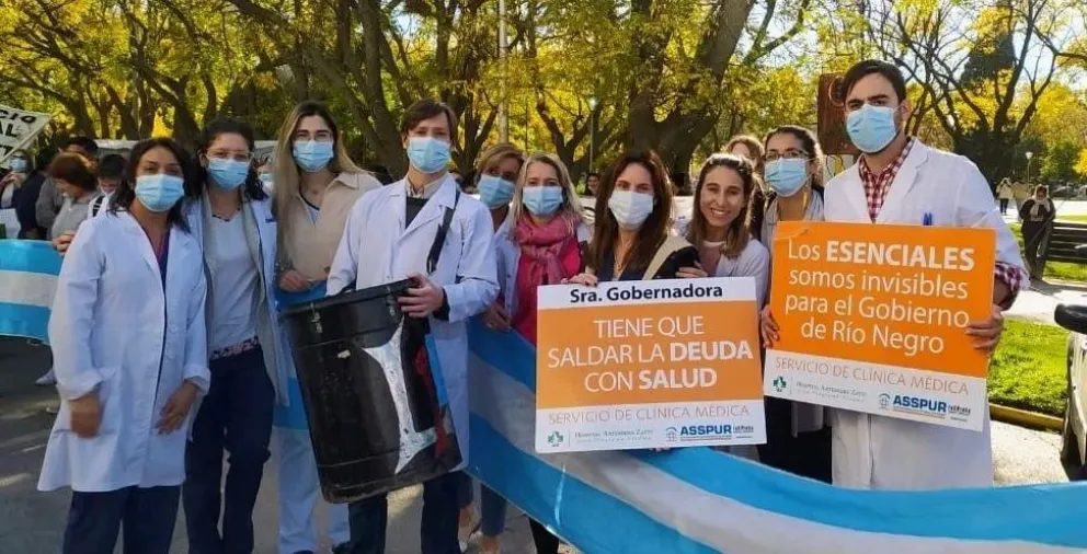 Renuncia masiva de médicos: "El empleado de Comercio gana más que nosotros"
