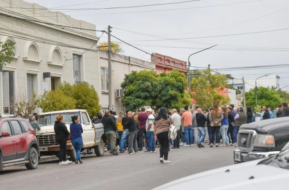 Despiden los restos de los hermanos Andrade, en un clima de inmenso dolor