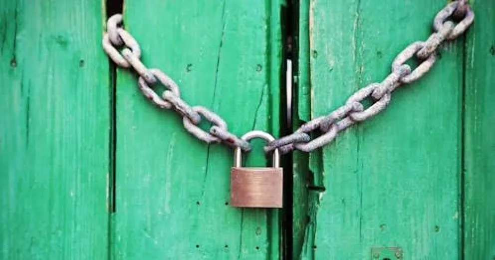 Viedma: le usurparon la casa a su hija y tiene que dormir en el piso