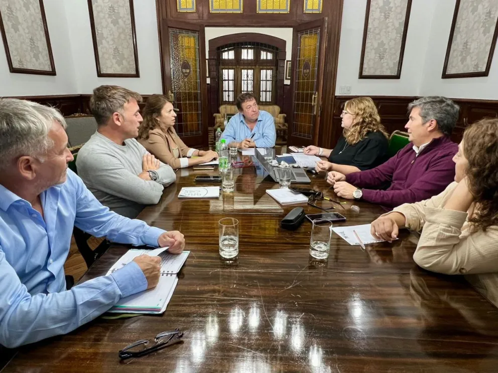 Salud: Gobierno convoca al diálogo y acepta renuncias médicas