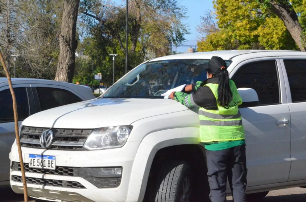Viedma está contaminada por conductores imprudentes
