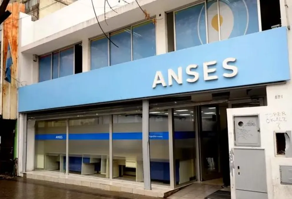 Nuevo golpe al sector público: Más de 1.200 trabajadores despedidos en la ANSES