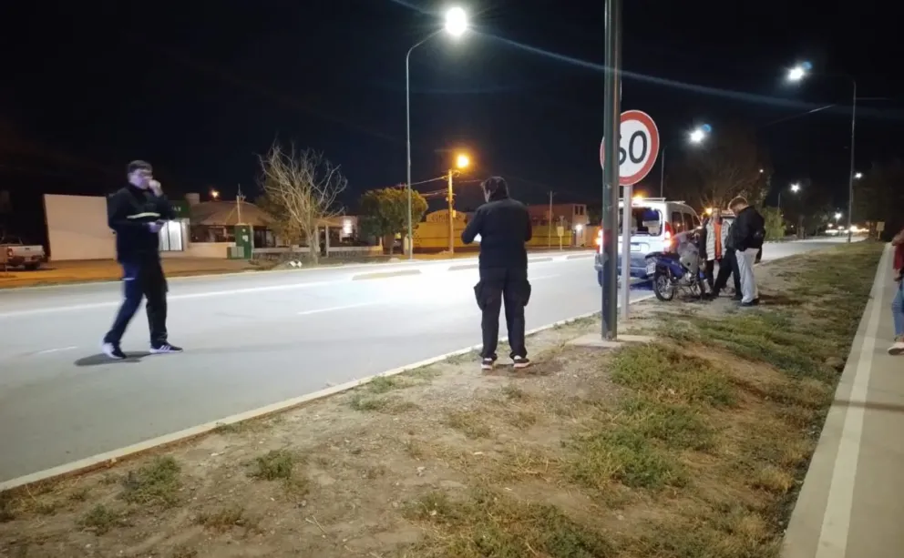 Terminó lesionado luego de chocar contra una camioneta Kangoo